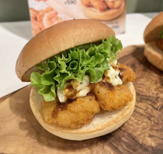 麻辣チリシュリンプバーガー（撮影：渡邉）