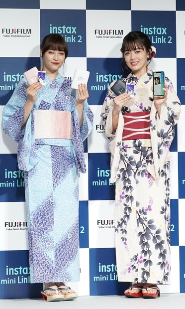 広瀬すず、伊原六花【写真：竹内みちまろ】
