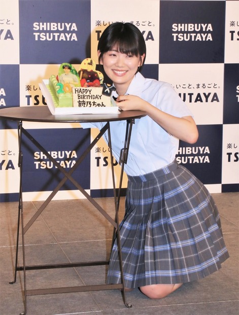 竹内詩乃、1st写真集でランジェリーショットに初挑戦！「撮影は緊張しました…」
