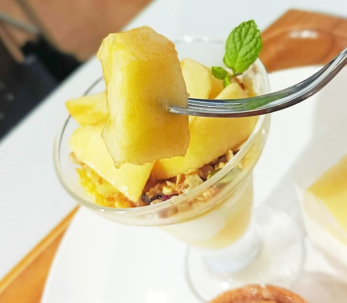 【実食レポ】極上フルーツ「岡山白桃」を使ったスイーツフェア開催！“桃まるごと一個分”の贅沢パフェが絶品！