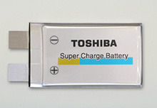 　東芝は29日、1分間で電池容量の80％まで、数分間でフル充電できる新型の充電池を開発したと発表した。