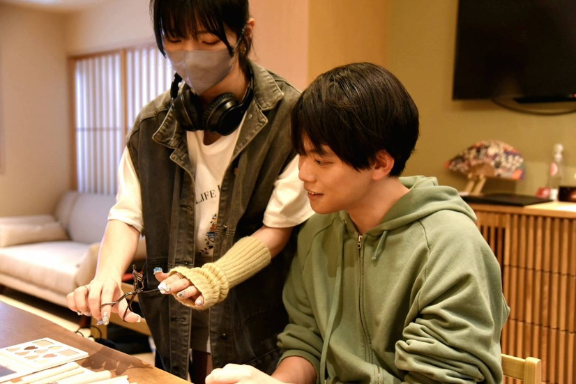 松丸亮吾1st写真集『すがお』女装中カット（c）東京ニュース通信社