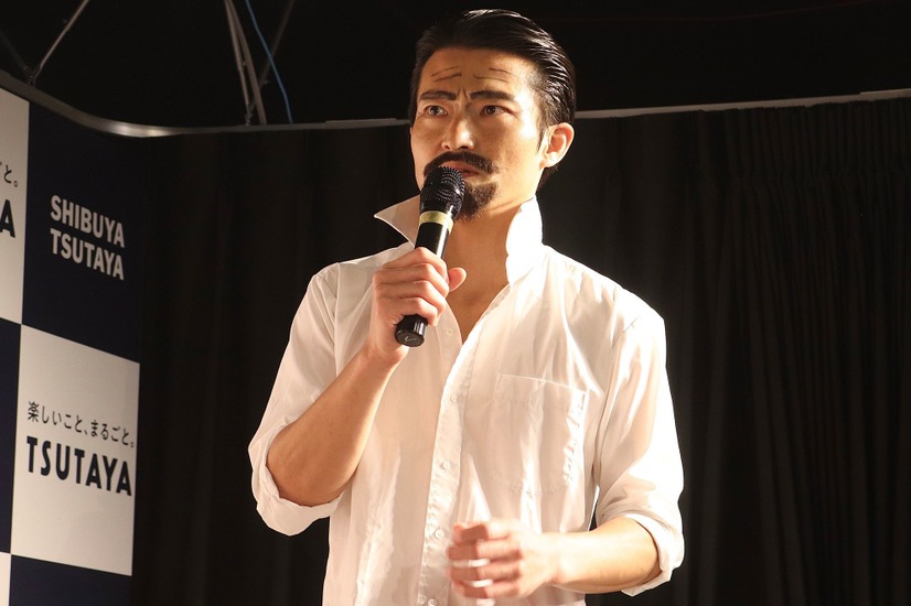 ジャルジャル・福徳秀介扮する夢なし大学生【撮影：浜瀬将樹】