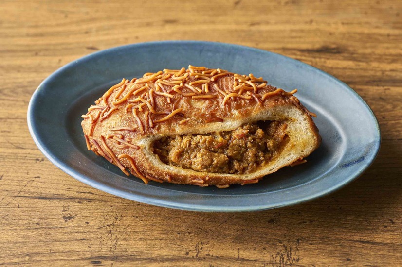 ベビースターラーメンとポークキーマカレーパン