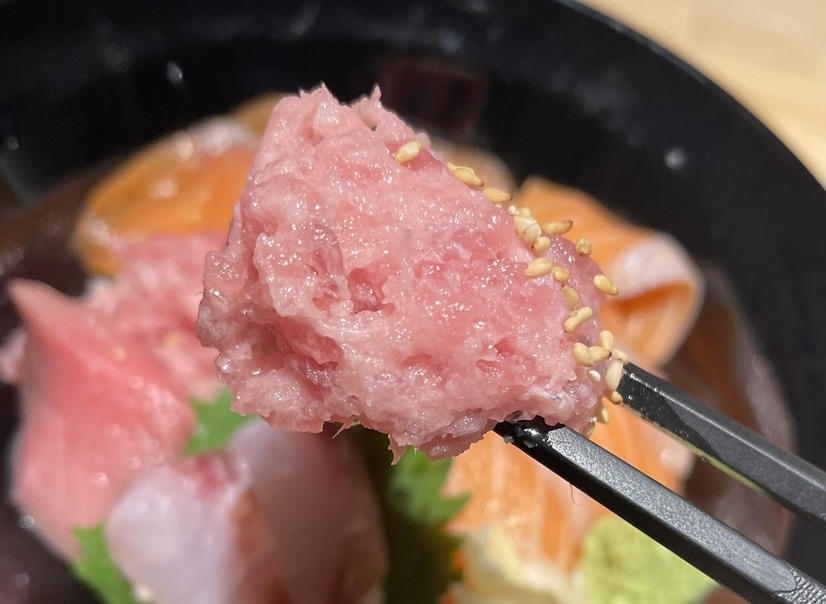 海鮮丼（撮影：渡邉）