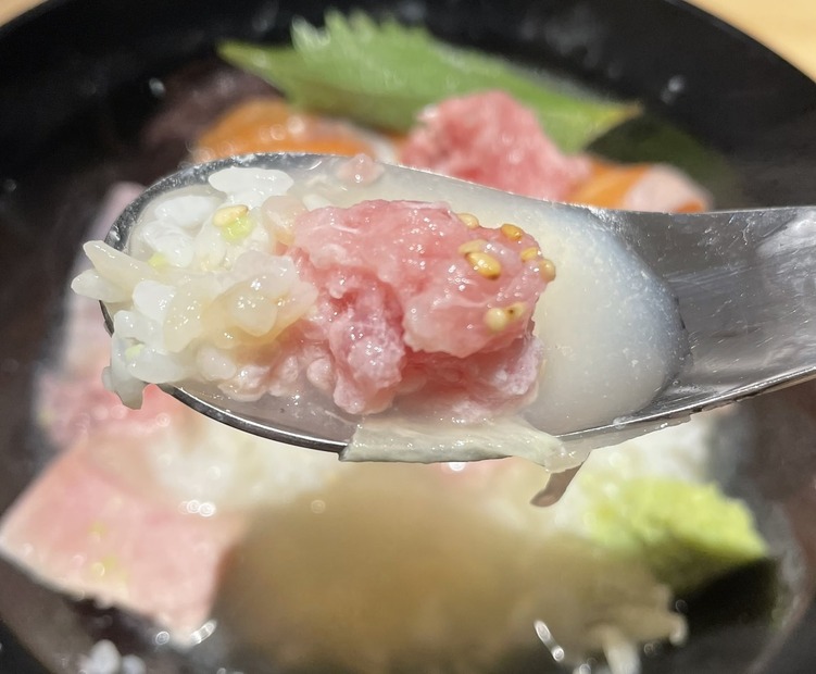 海鮮丼（撮影：渡邉）