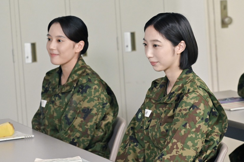 左から）山本千尋、坂東希　（c）フジテレビ