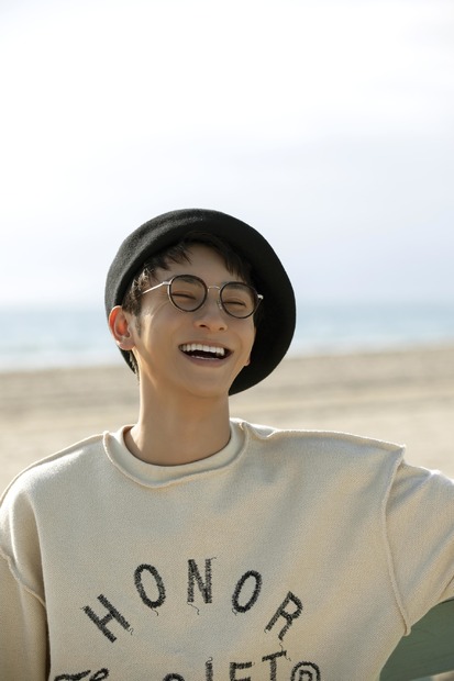 AAA・與真司郎が第二の故郷と語るL.A.で自然体な姿！新刊から先行カット3枚が公開