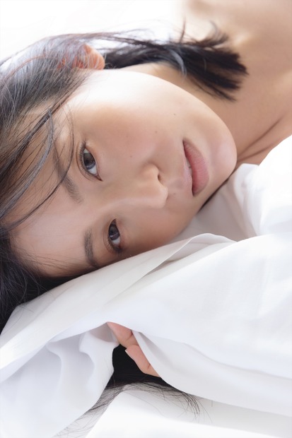 本仮屋ユイカ6th写真集『私。』（発行元：ワニブックス、撮影：中山雅文）