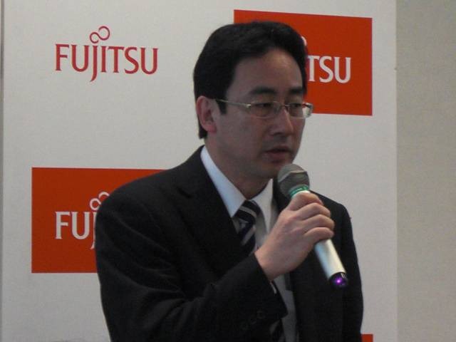 車載半導体事業について説明する 富士通マイクロエレクトロニクス 基盤商品事業本部　自動車事業部　事業部長　独古康昭氏