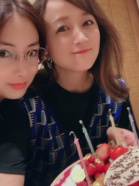 写真は小松彩夏公式ブログより