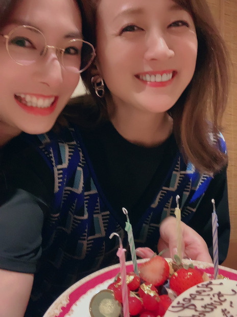 写真は小松彩夏公式ブログより