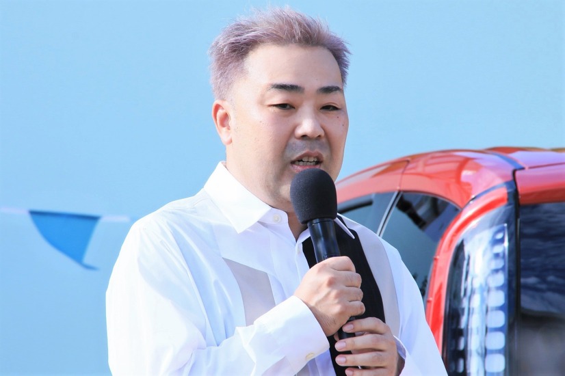 岩尾望【撮影：小宮山あきの】