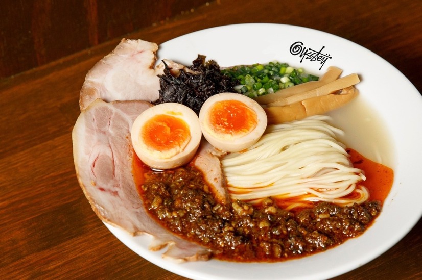 人気すぎて遊園地ほど並ぶ？あの牡蠣塩らぁ麺店が満を辞して大阪日本橋に進出！