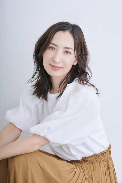 女優・真飛聖、札幌ドームでキレッキレのきつねダンス！