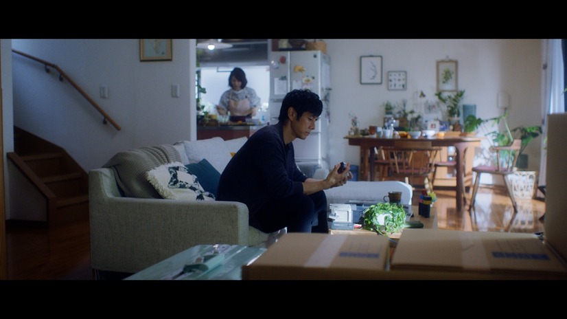 竹内まりやの名曲「家に帰ろう」新MV公開！西島秀俊、石田ゆり子ら出演のショートムービー風