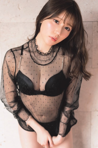 小日向ゆか1st写真集『はじメェ～まして。』（発売元：徳間書店、撮影：野澤亘伸）