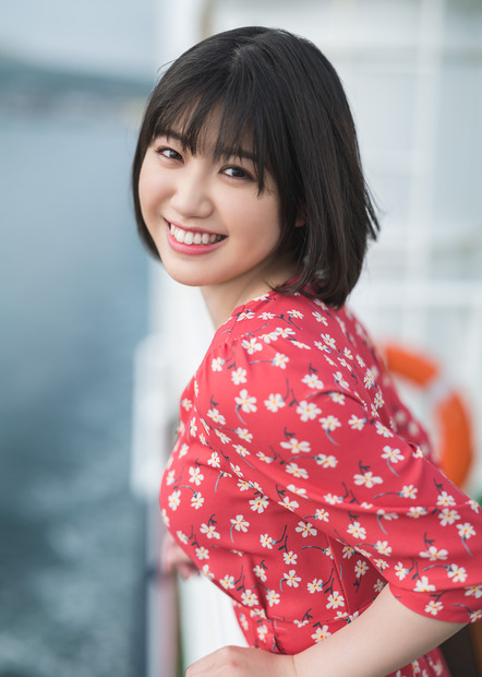 和泉芳怜1st写真集『可憐な芳怜』（講談社）　（c）藤本和典／講談社