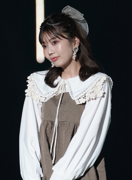高本彩花【写真：竹内みちまろ】