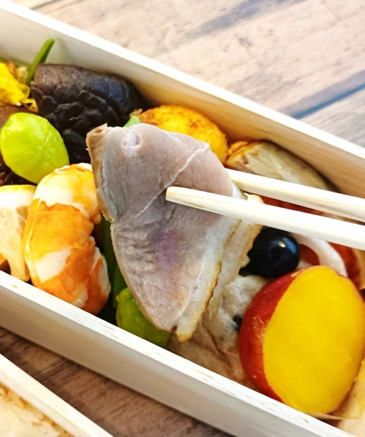 【実食】京都駅で1日10個ほど販売のレア弁当！和久傳「かさね 鯛ちらし」が最高に美味！
