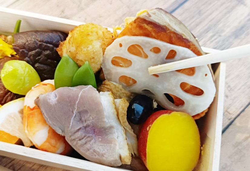 【実食】京都駅で1日10個ほど販売のレア弁当！和久傳「かさね 鯛ちらし」が最高に美味！