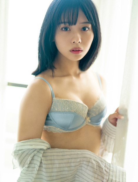 峰島こまき（ナナランド）1st写真集『タイトル未定』（出版社：扶桑社、撮影：細居幸次郎、ヘアメイク：夢月、スタイリング：八杉直美）アザーカット
