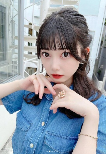 小浜桃奈（写真は小浜桃奈の公式インスタグラムより）※所属事務所より使用許諾を得ています