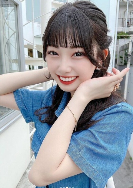 小浜桃奈（写真は小浜桃奈の公式インスタグラムより）※所属事務所より使用許諾を得ています