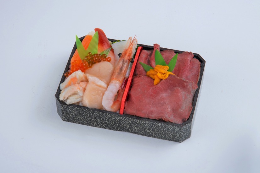 道産牛ローストビーフ海鮮弁当（１折）2,160円（税込）