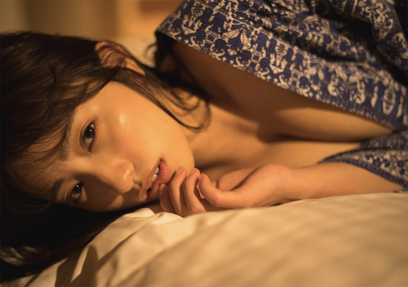 高梨瑞樹デジタル限定写真集『しりとり』（出版社：ワニブックス、撮影：藤本和典）