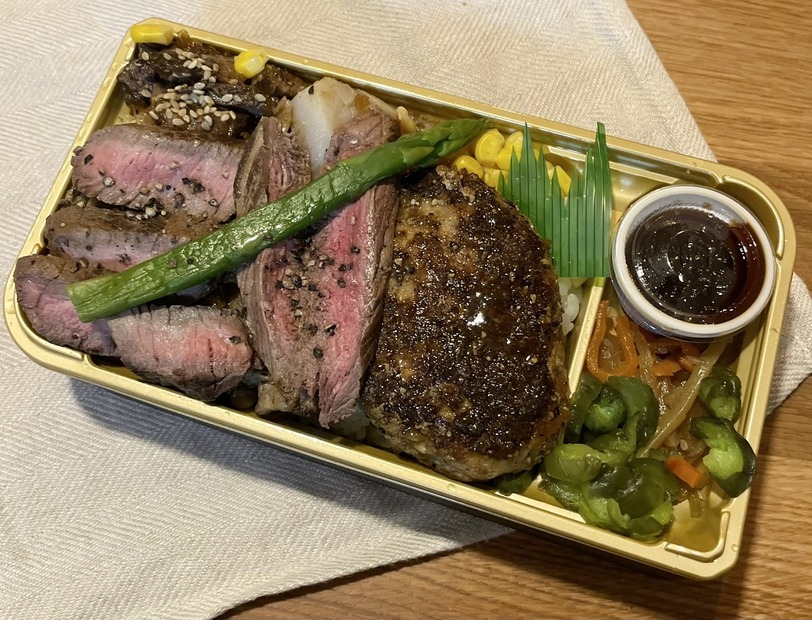 グリルサーカス「黒毛和牛＆十勝牛＆道産ホタテの豪華弁当」（撮影：渡邉）