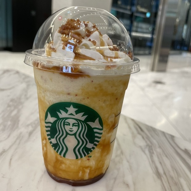 焼き芋ブリュレ フラペチーノ（撮影：渡邉）