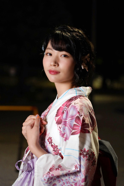 葵うたの　（c）エイベックス通信放送/とろける夜製作委員会