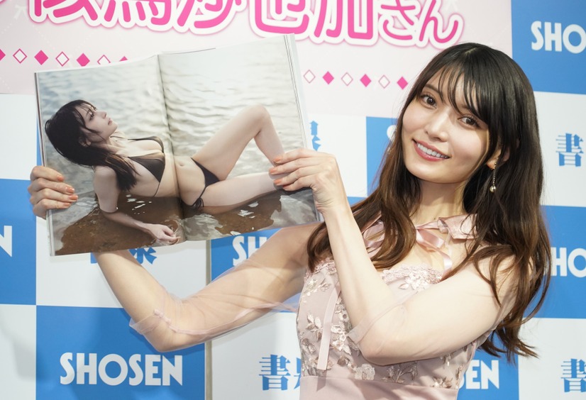 似鳥沙也加【写真：竹内みちまろ】