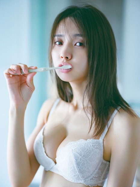 撮影:柴田フミコ／小林由依2nd写真集『意外性』講談社with事業部