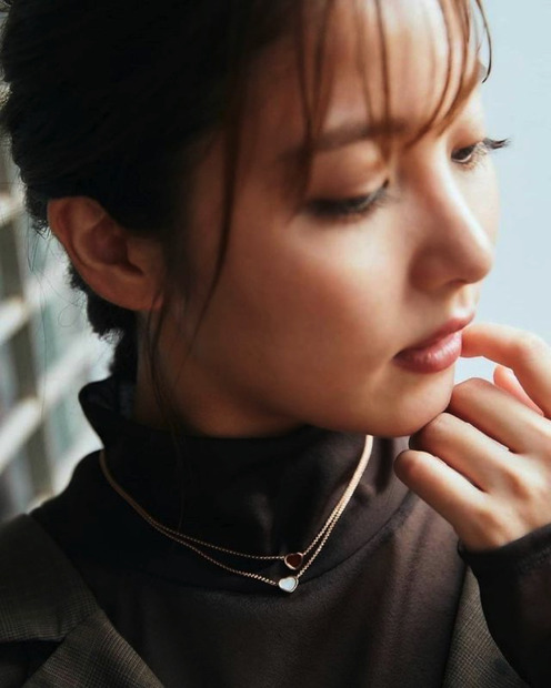 石川恋、秋コーデショットに反響「大人可愛い」