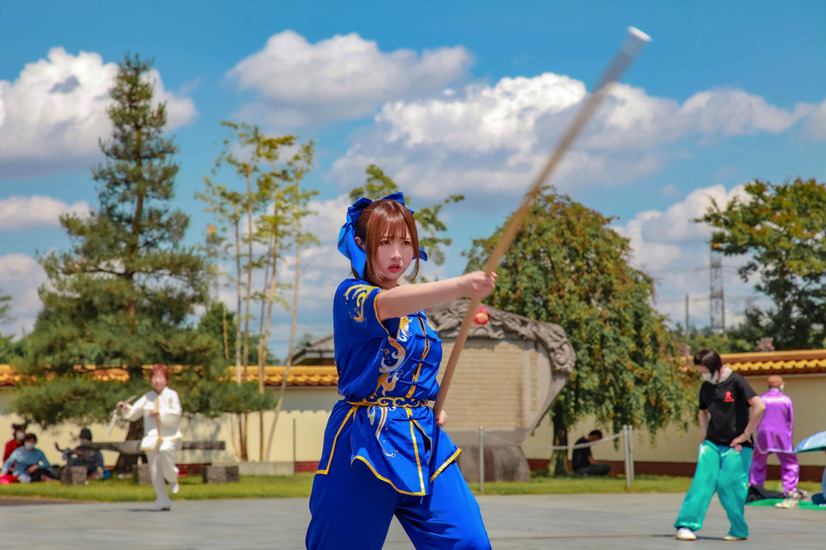 美人コスプレイヤー・すみれおじさん、中国武術の大技“秘奥義”を地上波初披露