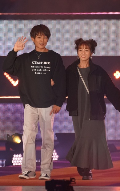 辻希美、杉浦太陽【写真：竹内みちまろ】