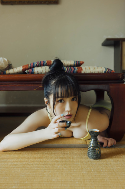 まねきケチャ・中川美優1st写真集『タイトル未定』（出版社：秋田書店、撮影：横山マサト）