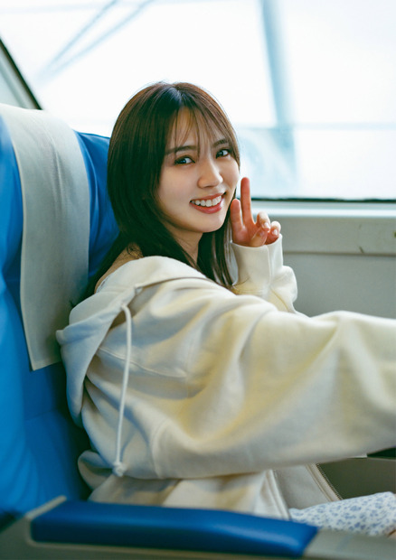 撮影：柴⽥フミコ／⼩林由依2nd写真集『意外性』講談社with事業部