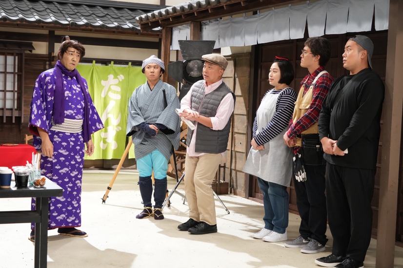 『大御所俳優・笹森剣』左から）長田庄平、秋山寛貴、松尾駿、丸山礼、菊田竜大、岡部大（C）フジテレビ