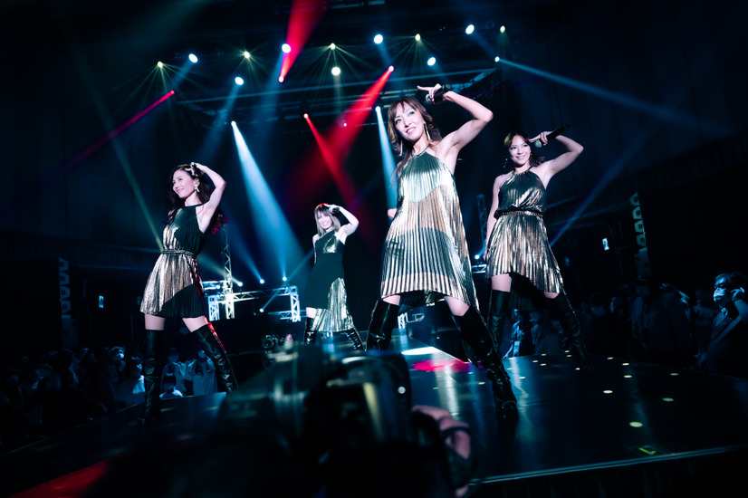MAX、約3年ぶりの有観客ライブ！LINAが観客の前でポールダンス披露も