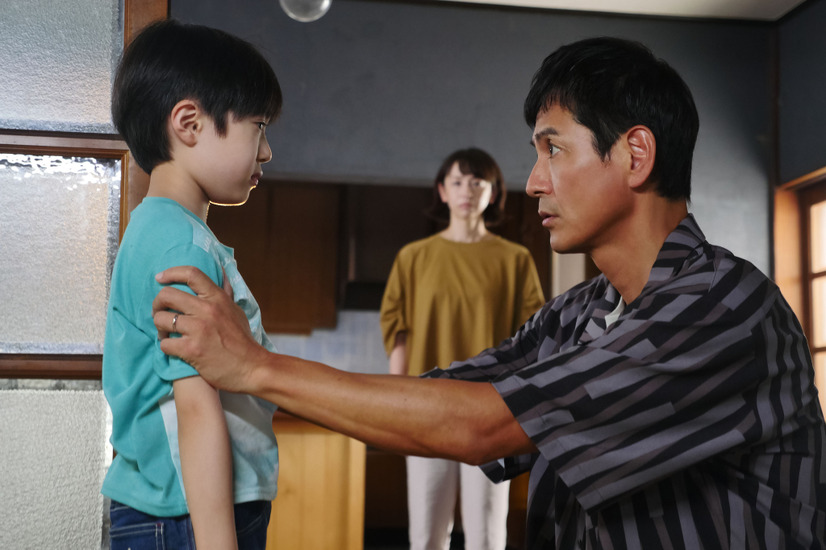 左から）山田暖絆、沢村一樹（C）フジテレビ系