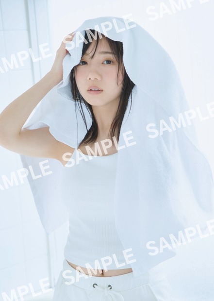 『WHITE graph009』【特典ポストカード：齊藤京子（日向坂46）】　（c）講談社