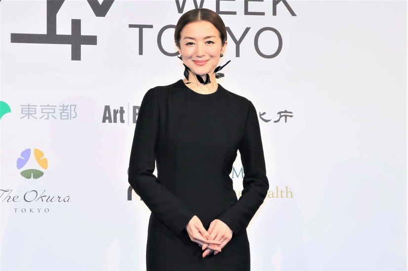 鈴木京香【撮影：小宮山あきの】