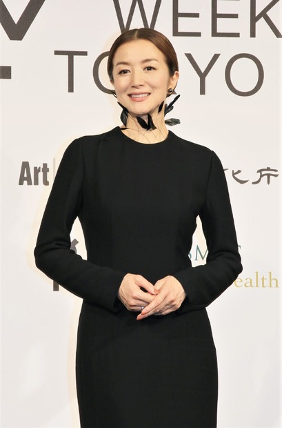 鈴木京香【撮影：小宮山あきの】