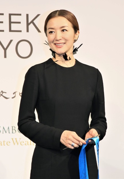 鈴木京香【撮影：小宮山あきの】