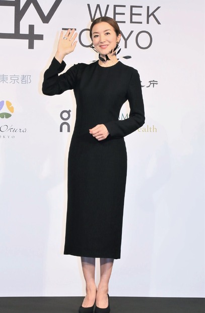 鈴木京香【撮影：小宮山あきの】