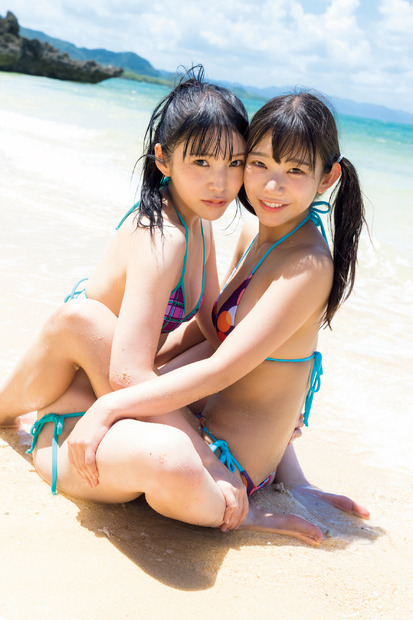 長澤茉里奈×長澤聖愛写真集『Ｗ pocchi』先行カット（c）LUCKMAN／小学館