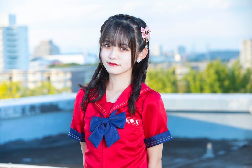 真紅のセーラー服が鮮烈！Shibu3 project、新ビジュアル公開